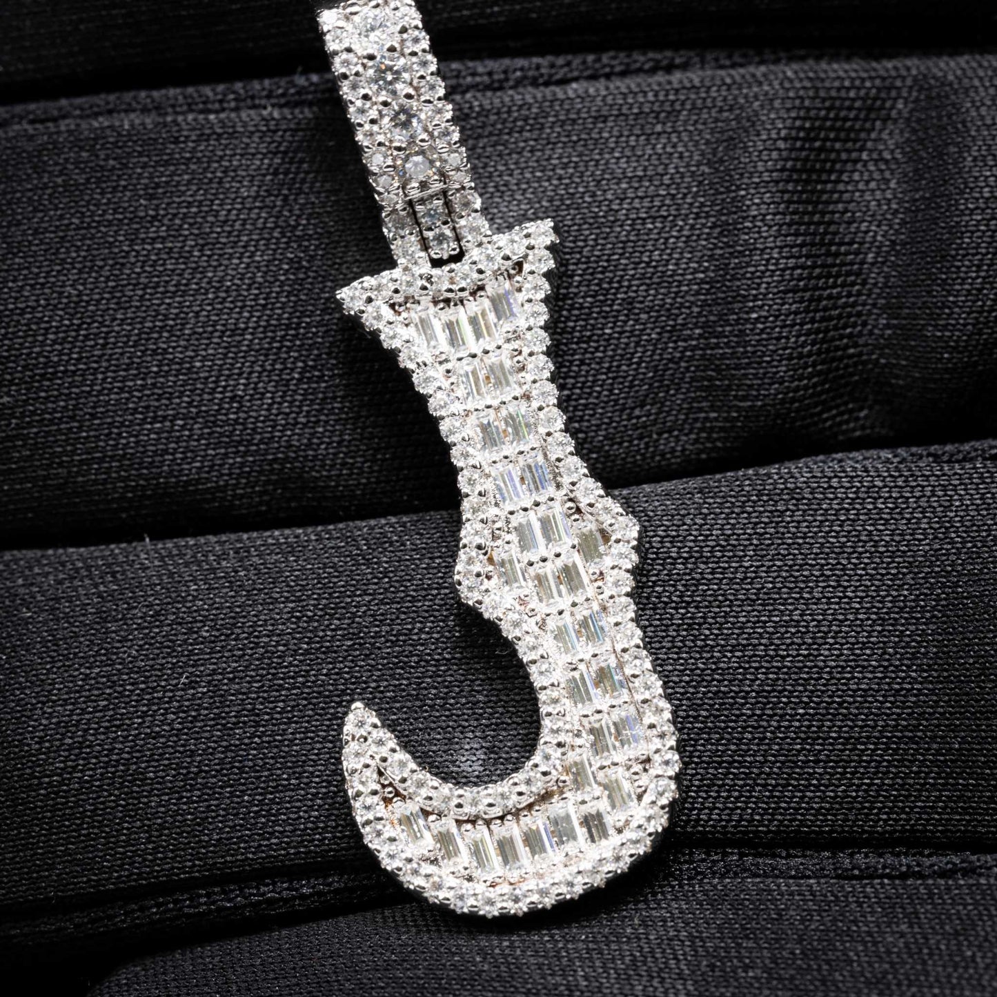 Custom Diamond pendant with baguettes stones